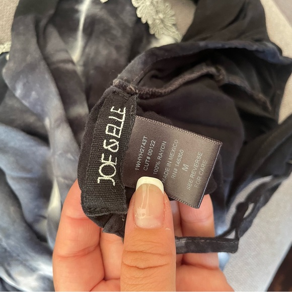 Black and White blouse - Picture 5 of 5